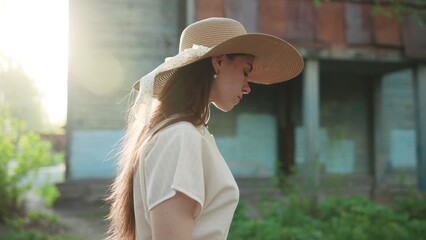 Young woman in sunhat in warm outdoor profile portrait © mediawhalelicensing 