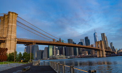 Naklejka premium Manhattan cityscape with skyscraper architecture. Brooklyn bridge to Manhattan. Urban architecture of New York city. Brooklyn bridge of New York city. Brooklyn landmark