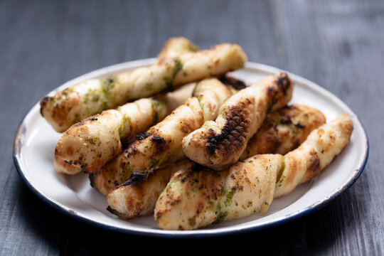 plate of italian garlic pesto pizzetta