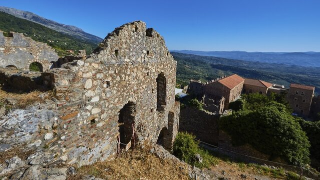 Ancient ruins with a view of a vast mountain landscape under a clear sky, Mystras, Mistra, UNESCO World Heritage Site, Medieval Byzantine ruined city, north-west of Sparta, foothills of the Taygetos Mountains, Peloponnese, peninsula, Greece