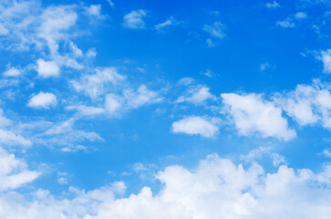 Obraz premium White clouds in blue sky