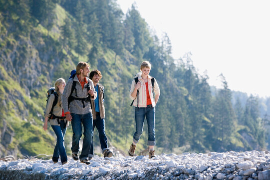 Friends hiking together along the Isar in T�lzer Land Bavaria