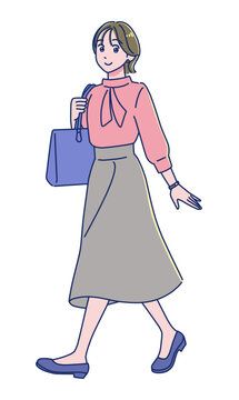笑顔で歩く前向きな社会人女性