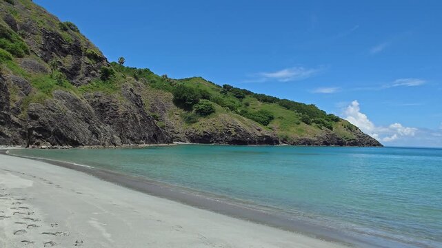 小笠原　父島の小港（こみなと）海岸を見渡す