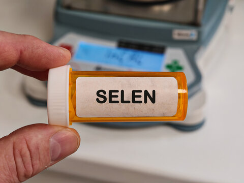SELEN selenium trace mineral supplement for antioxidant and thyroid support