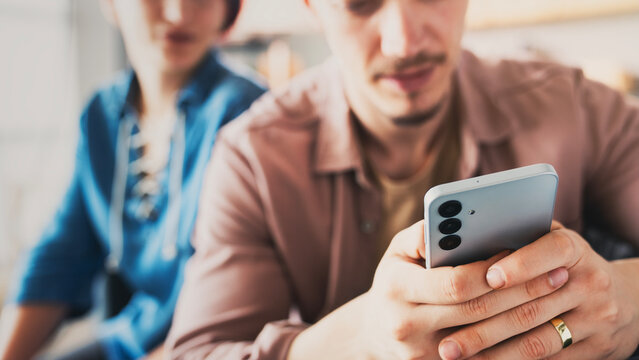 Relationship trust and smartphone privacy
