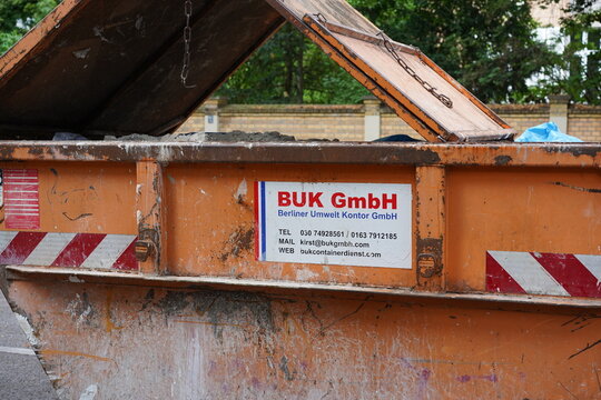 Absetzmulde der BUK GmbH (Berliner Umwelt Kontor GmbH) in Berlin am 20.07.2026