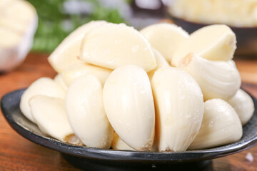 Fototapeta premium High Quality Shandong Garlic Cloves with Dried Purple Skin Removed by Farmers - Fresh White Produce in Bowl