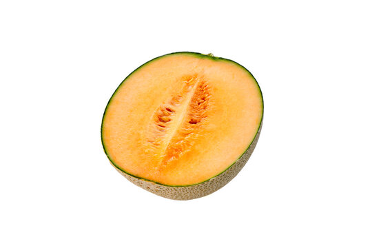白背景に置かれたハーフカットの北海道産赤肉メロン Half cut orange flesh Hokkaido melon isolated on white background