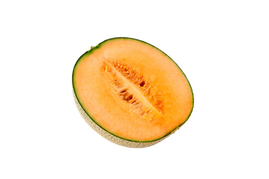 白背景に置かれたハーフカットの北海道産赤肉メロン Half cut orange flesh Hokkaido melon isolated on white background