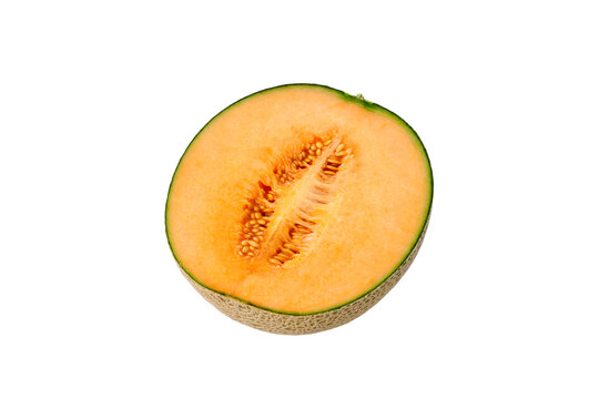 白背景に置かれたハーフカットの北海道産赤肉メロン Half cut orange flesh Hokkaido melon isolated on white background