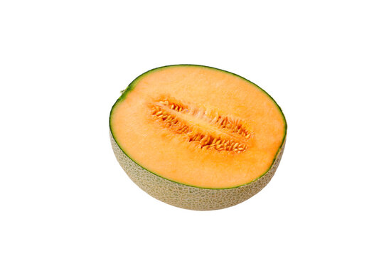 白背景に置かれたハーフカットの北海道産赤肉メロン Half cut orange flesh Hokkaido melon isolated on white background