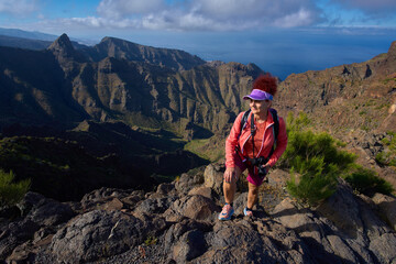 Fototapeta premium Woman hiker on a Teno ridge