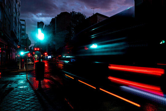 ciudad de Valladolid por la noche con las farolas  apagadas por una tormenta con luces m&aacute;gicas