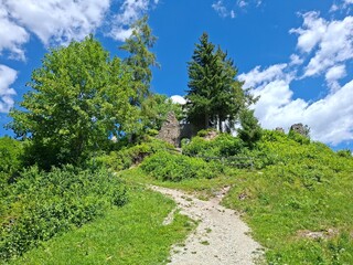 Tor zur Burgruine Wolkenstein, Wanderziele im Ennstal, Steiermark  © cagala