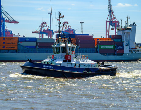 HAMBURG, DEUTSCHLAND &ndash; 08.07.2026: Der Schlepper VB BISON im Hafen von Hamburg