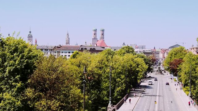 Blick vom Bayerischen Landtag &uuml;ber die M&uuml;nchner Altstadt im Sommer