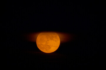 Lever de la pleine Lune sous les nuages © Guillaume boulanger