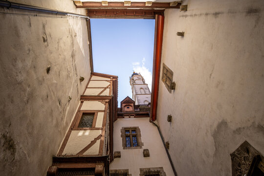 Der Innenhof des Rothenburger Rathauses mit Blick nach oben