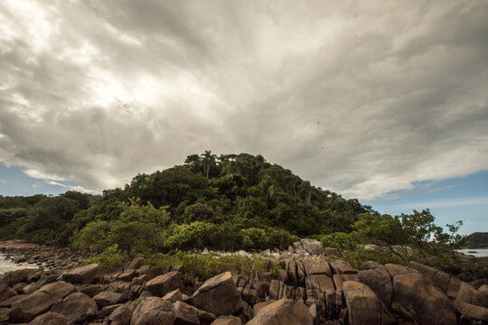 Imagem de pedras que levam at&eacute; a montanha