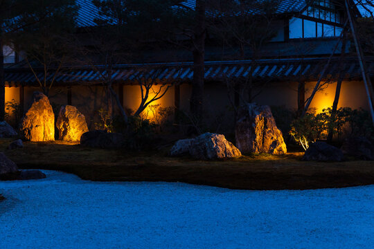 日本の風景・早春　京都　東山花灯路　高台寺　波心庭
