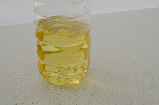 Featured cooking oil container, bringing versatility and quality to your cooking.