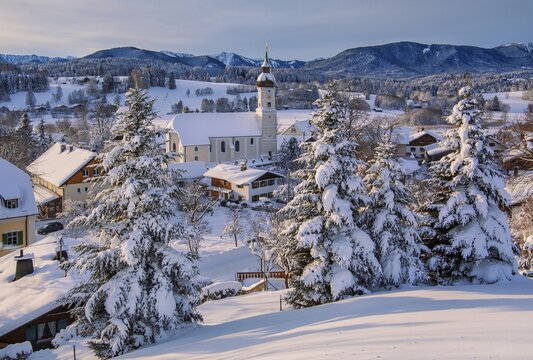 Village view with parish church in early morning light, Bad Bayersoien, Bavarian Oberland, Ammergau Alps, Upper Bavaria, Bavaria, Germany