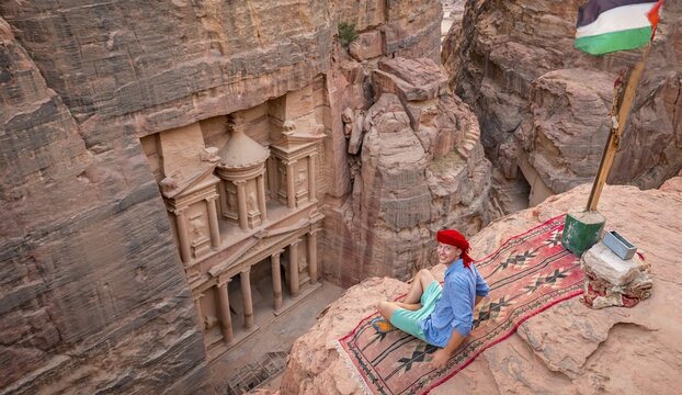 Man, tourist looks from above into the gorge Siq, Pharaoh's treasure house beaten into rock, facade of the treasure house Al-Khazneh, Khazne Faraun, mausoleum in the Nabataean city Petra, near Wadi Musa, Jordan
