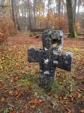 Medieval stone cross in the forest in autumn, atonement cross, murder cross, court cross, Spaal desert, Uhlst&auml;dt-Kirchhasel, Thuringia, Germany