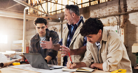 Plakat Carpentry, team and laptop in warehouse for planning, project management and help for apprentice. Men, tech and discussion in woodworking factory for collaboration, tips and productivity with agenda