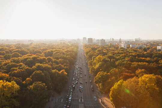 Germany, Berlin, view to Gro�er Tiergarten with Strasse des 17. Juni from Victory Column in autumn