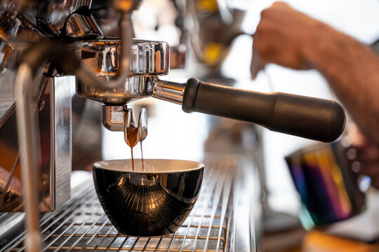Close-up of barista preparing coffee in a coffee shop