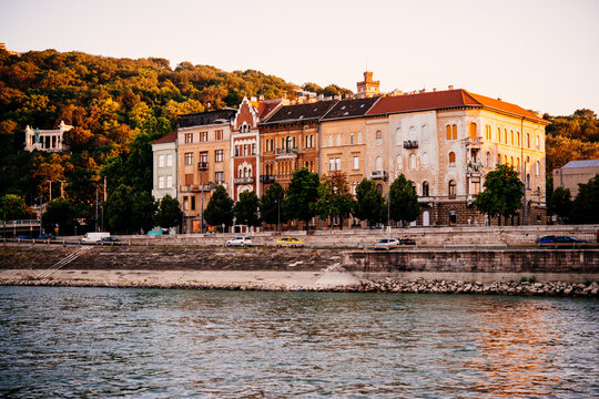 Apartment buildings along the V&aacute;rkert rakpart (Castle Garden Quay) on the Buda side of the Danube river in Budapest, Hungary.