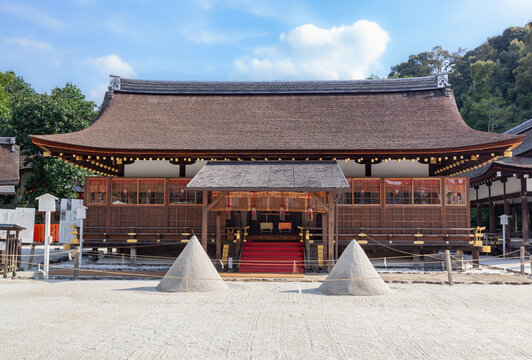 Hosodono Hall and sand cones (tatesuna) at Kamigamo shrine (Kamo Wakeikazuchi Jinja), Kyoto, Japan