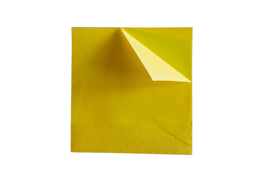 Hoja de papel amarillo con esquina doblada aislada sobre fondo transparente
