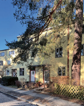 Waldsiedlung Zehlendorf, Berlin, 2026. Die Siedlung wurde ab 1926 haupts&auml;chlich von Bruno Taut entworfen und befindet sich im Berliner Westen nahe des Grundewaldes. 2026 ist 100-j&auml;hriges Jubil&auml;um.