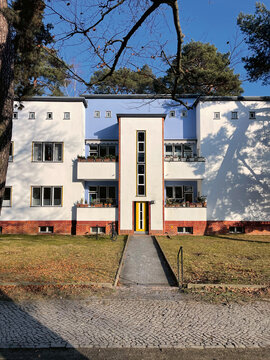 Waldsiedlung Zehlendorf, Berlin, 2026. Die Siedlung wurde ab 1926 haupts&auml;chlich von Bruno Taut entworfen und befindet sich im Berliner Westen nahe des Grundewaldes. 2026 ist 100-j&auml;hriges Jubil&auml;um.