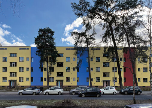 Waldsiedlung Zehlendorf, Berlin, 2026. Die Siedlung wurde ab 1926 haupts&auml;chlich von Bruno Taut entworfen und befindet sich im Berliner Westen nahe des Grundewaldes. 2026 ist 100-j&auml;hriges Jubil&auml;um.