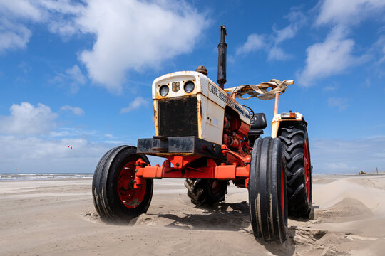 Wijk aan Zee, Netherlands - June 4, 2026: vintage David Brown 885 tractor parked on a sandy beach