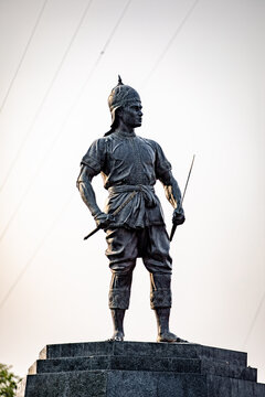 The Phraya Pichai Dab Hak Monument, located in front of the Uttaradit Provincial Hall, was erected to honor his bravery, patriotism, and self-sacrifice. During his time as governor of Pichai in the Th