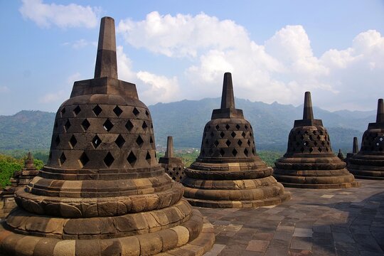 インドネシアのボロブドゥール寺院の仏像