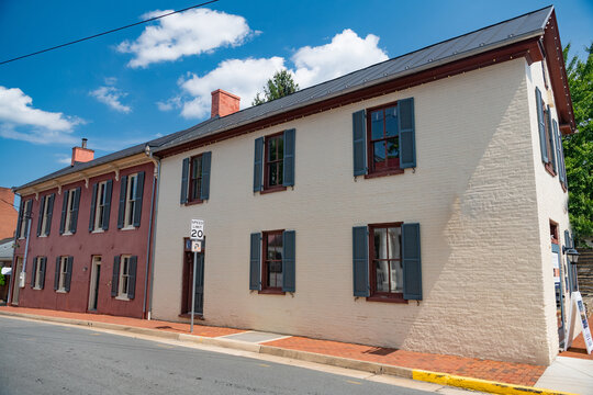 Vintage homes old leesburg, virginia. Brick architecture of old buildings.