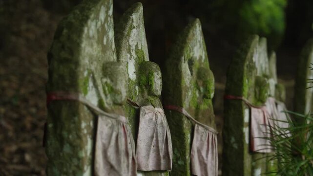 世界遺産・高野参詣道 町石道「59町石と六地蔵」和歌山県高野町 Choishi-michi Pilgrimage Road, No. 59 Stone Marker and Six Jizo Statues, Koyasan, Wakayama, Japan &ndash; UNESCO World Heritage Site