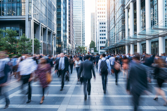 Business district lunchtime crowd, business motion concept