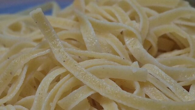 Noodles made from corn starch or a combination of corn starch and wheat flour. Commonly found in the form of vermicelli or yellow noodles