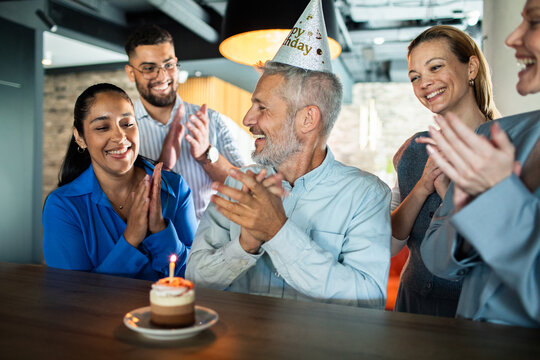 Coworkers celebrate man's birthday at office