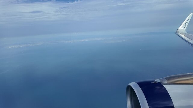 A video filmed out the window while flying from Korea to Japan.