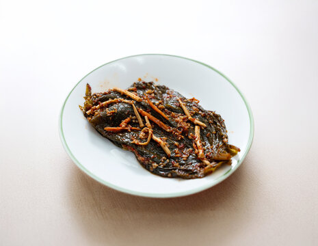Korean Perilla Leaf Side Dish (Kkaennip Muchim)