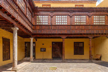 The town of San Cristóbal de La Laguna on the island of Tenerife boasts beautiful old houses with gardens. Old, historic streets in the former capital of Tenerife. © Oczarowany Wyspami