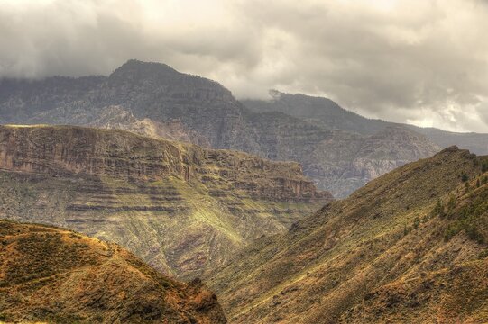 Table Mountain, wok sky, light and shadow, green slopes, Barranco de la Aldea, gorge, Gran Canaria, Canary Islands, Spain